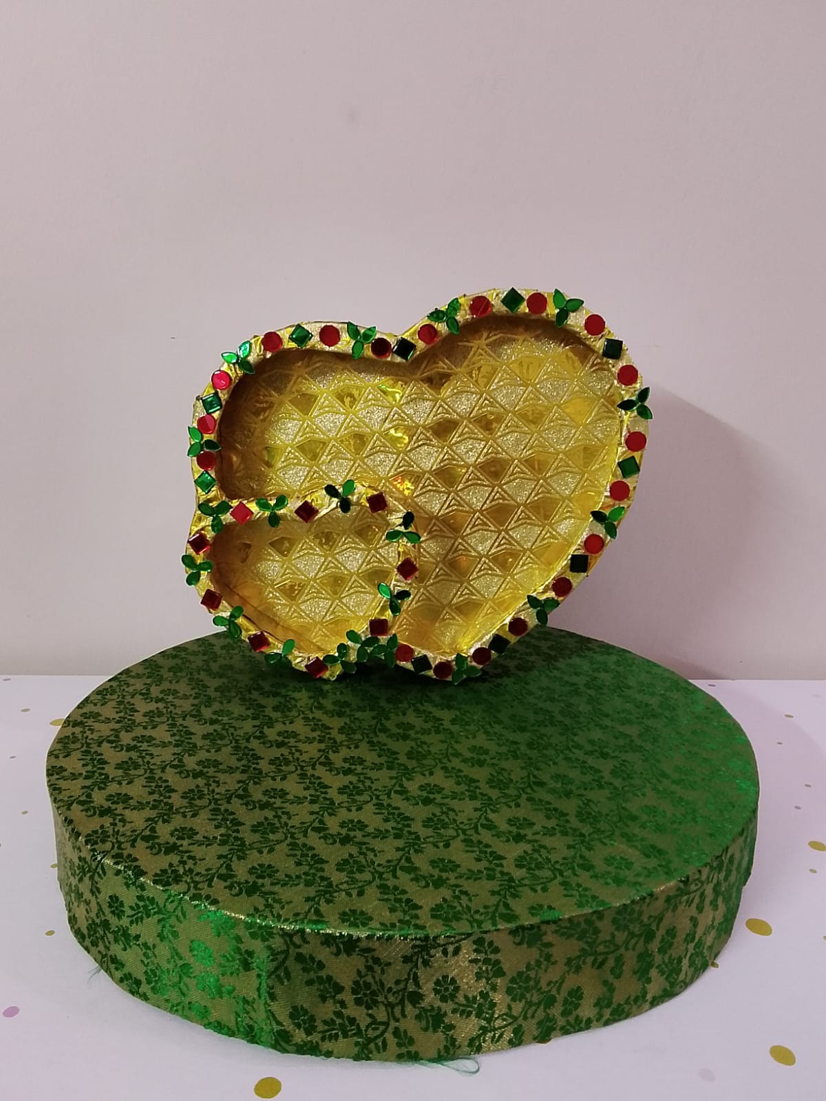 Heart-Shaped Decorative Tray Set – Golden with Multicolor Detailing
